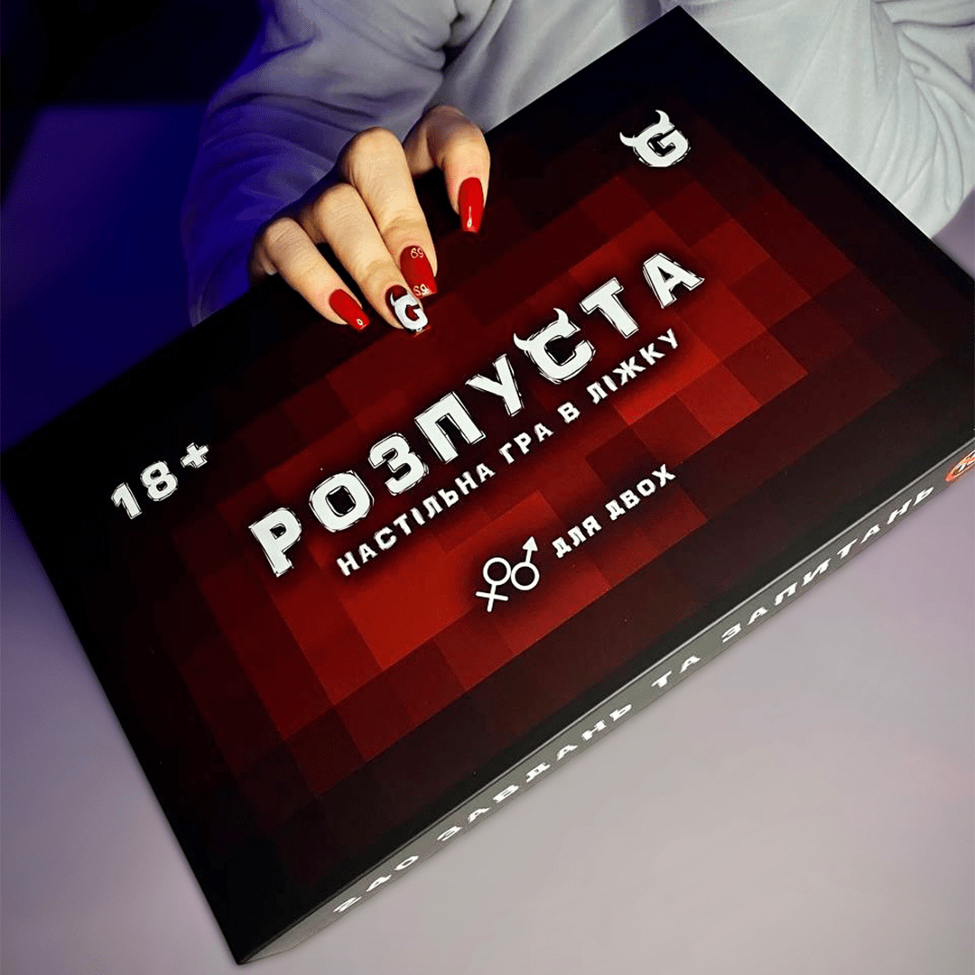 Коробка гри "РОЗПУСТА" – інтимна гра для пар, в руці